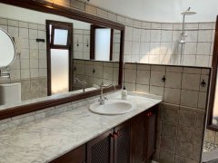 ba&ntilde;o